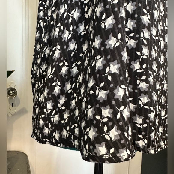 Ann Taylor Loft Sleeveless Tunic small razor back - Picture 2 of 16